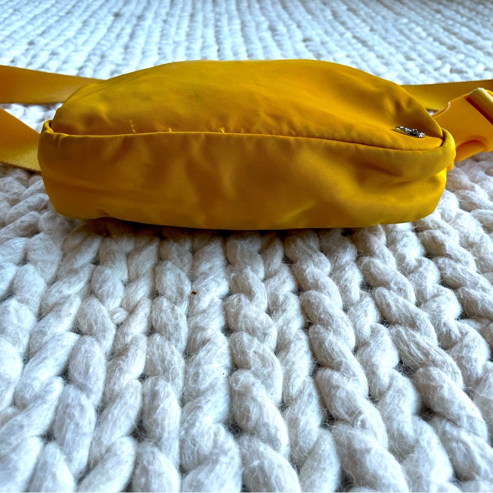 Lululemon Everywhere Belt Bag - Picture 6 of 9